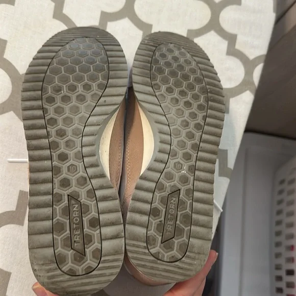 Women’s pink and white with gray trim tretorn retro sneakers worn once. - Picture 5 of 8